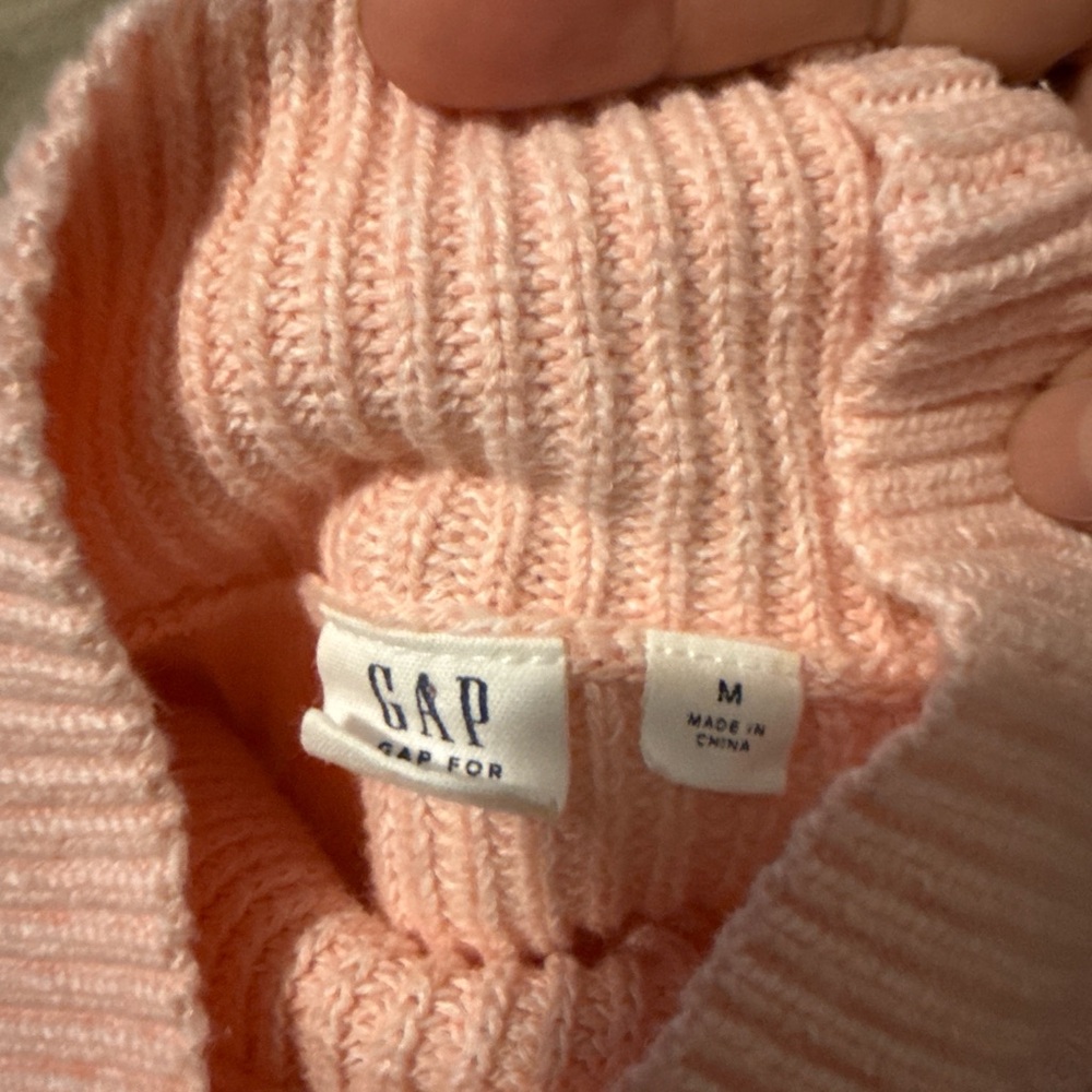 GAP Women's Light Pink Ribbed Turtleneck Sweater